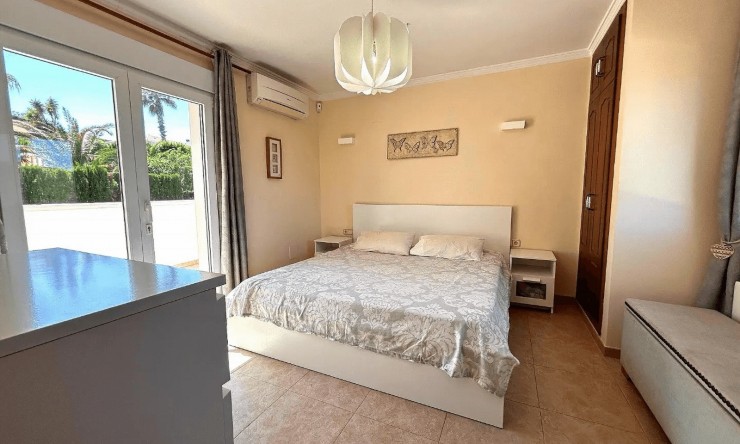 Revente - Villa -
Jávea - Granadella