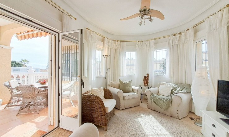 Resale - Villa -
Dehesa de Campoamor