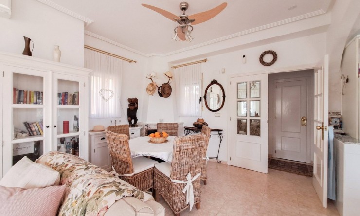 Resale - Villa -
Dehesa de Campoamor