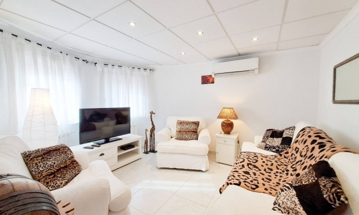 Resale - Villa -
Dehesa de Campoamor