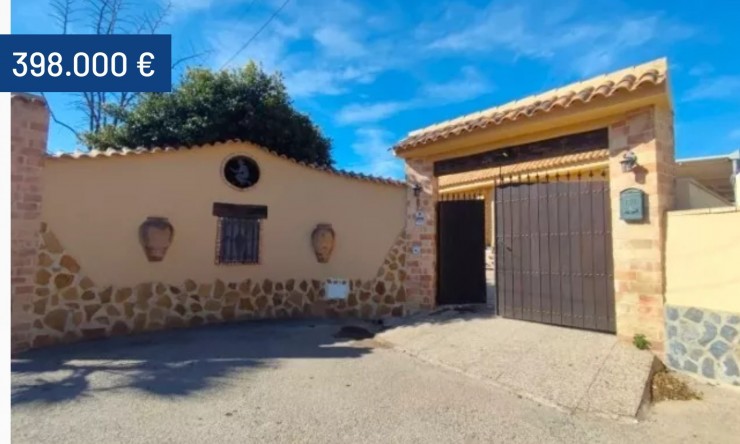 Resale - Villa -
Orihuela Costa