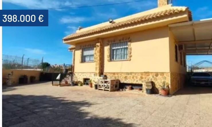 Resale - Villa -
Orihuela Costa