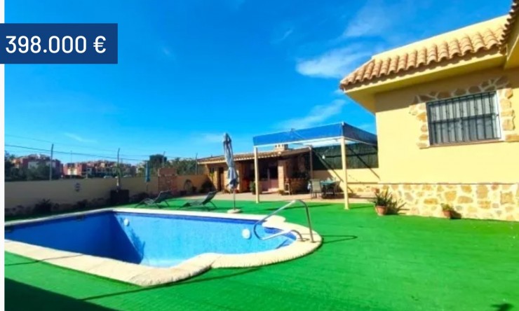 Resale - Villa -
Orihuela Costa