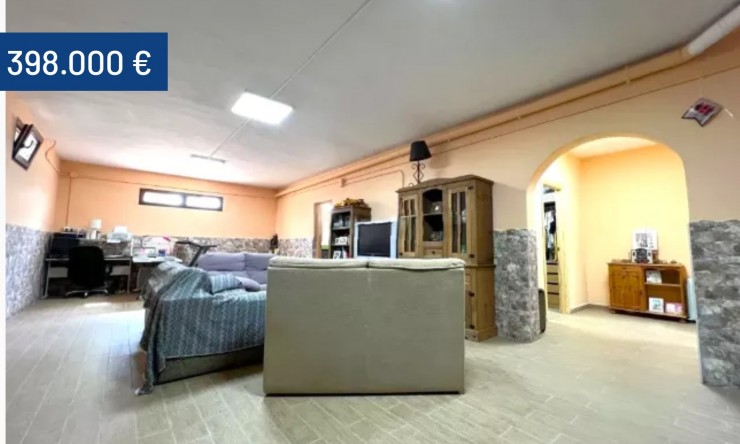 Resale - Villa -
Orihuela Costa