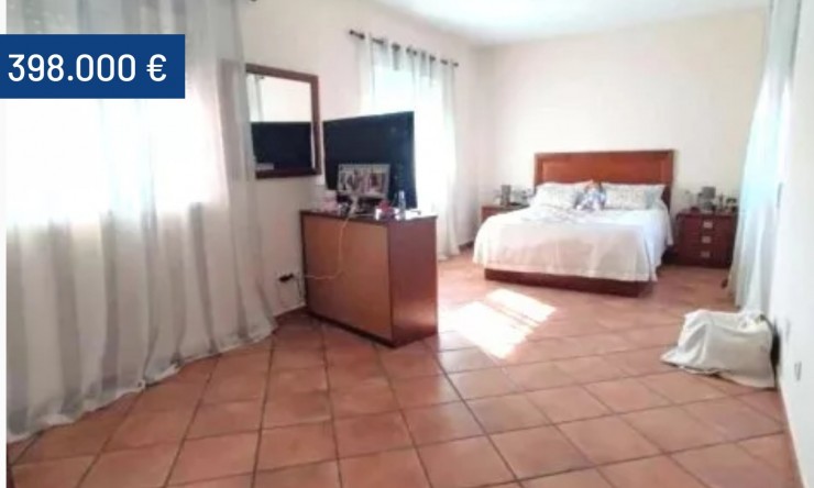 Resale - Villa -
Orihuela Costa