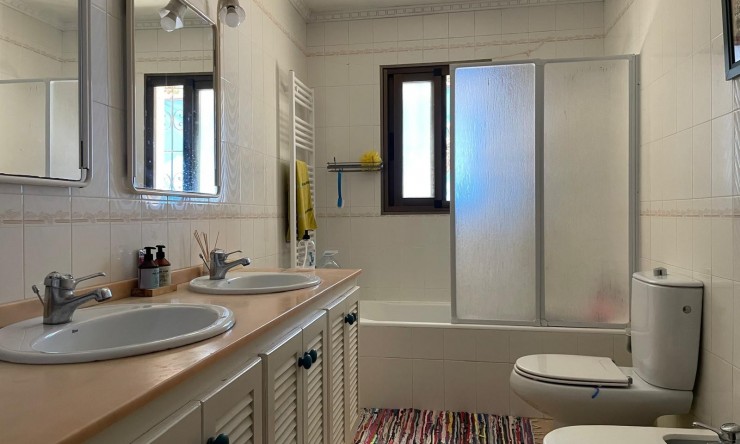 Resale - Villa -
Finestrat