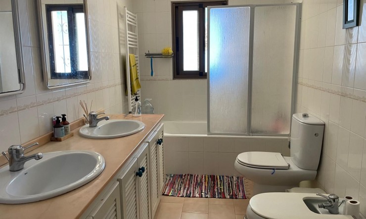 Resale - Villa -
Finestrat