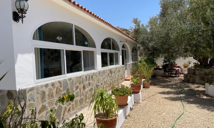 Resale - Villa -
Finestrat