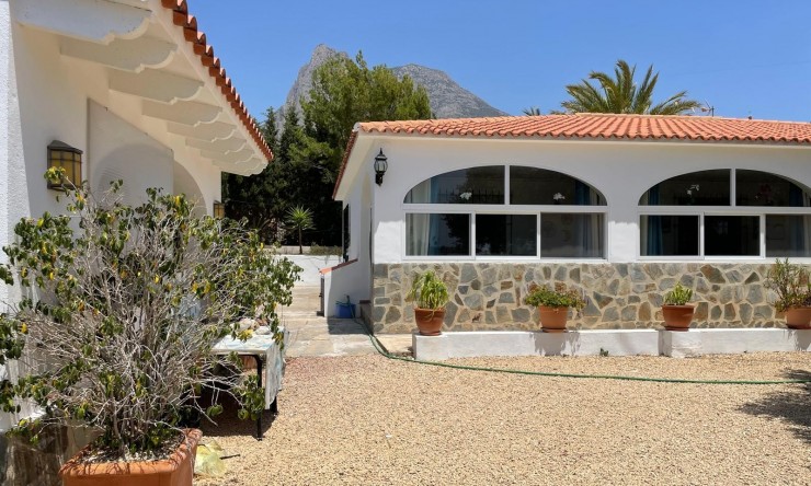 Resale - Villa -
Finestrat