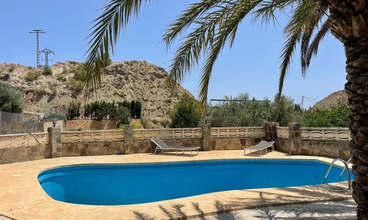 Resale - Villa -
Finestrat