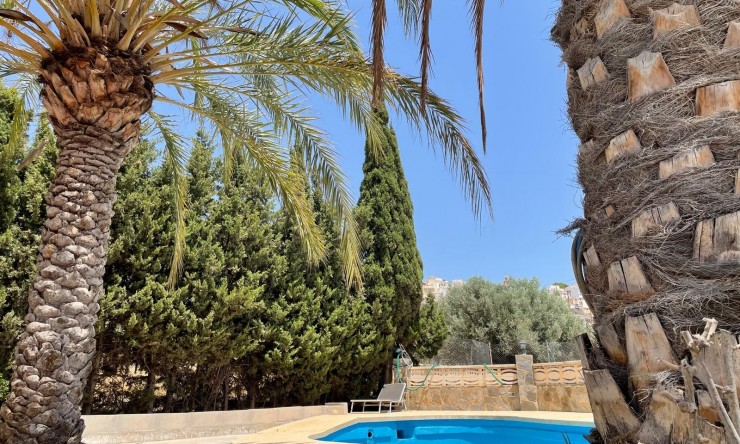Resale - Villa -
Finestrat