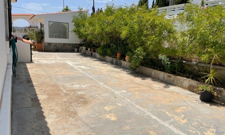 Resale - Villa -
Finestrat
