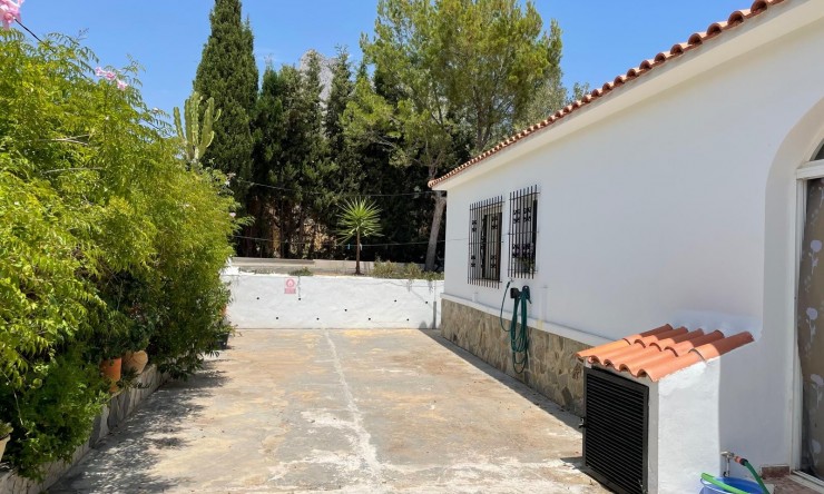 Resale - Villa -
Finestrat