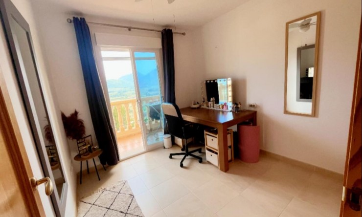 Resale - Townhouse -
Jalón