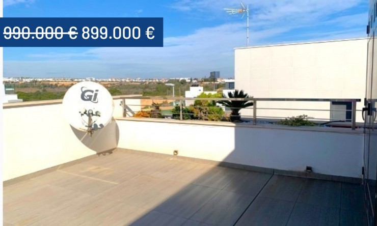 Resale - Villa -
Campoamor