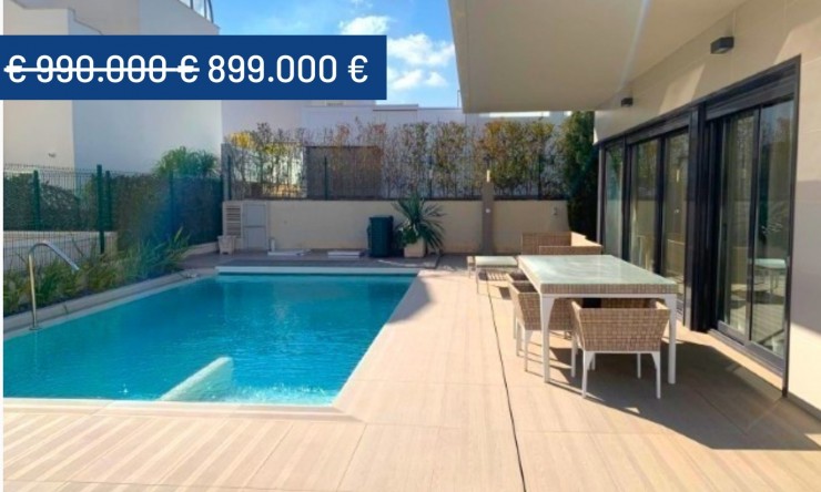Resale - Villa -
Campoamor