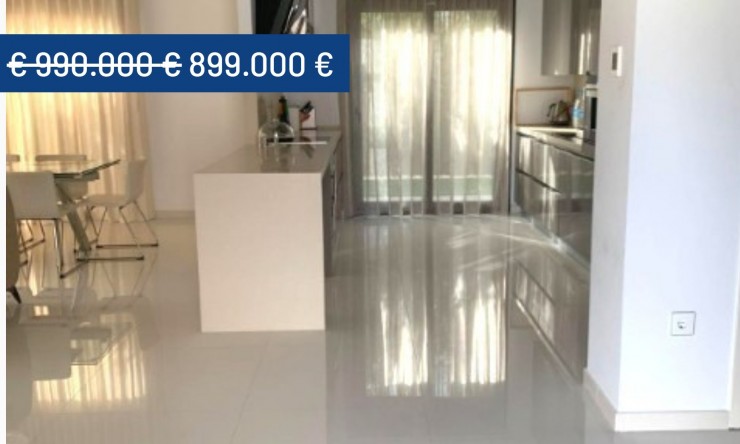 Resale - Villa -
Campoamor
