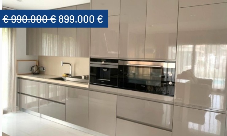 Resale - Villa -
Campoamor