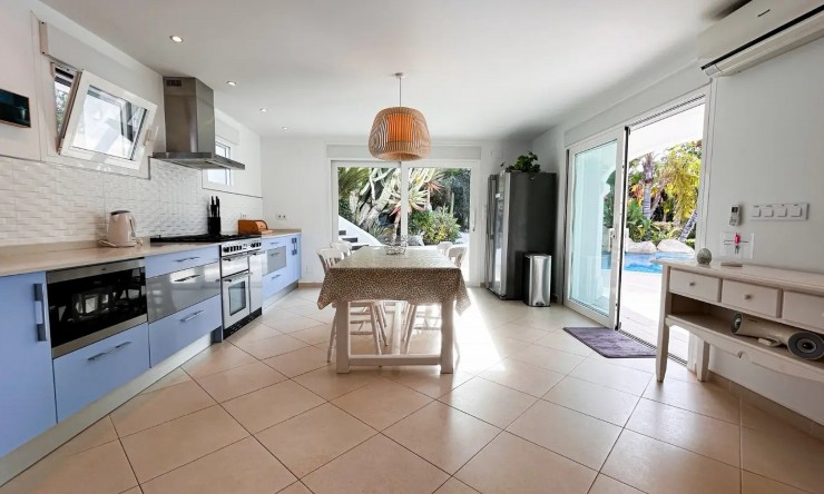 Herverkoop - Villa -
Jávea - Montgo