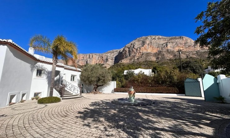 Herverkoop - Villa -
Jávea - Montgo