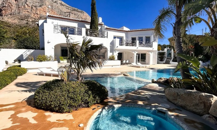 Herverkoop - Villa -
Jávea - Montgo