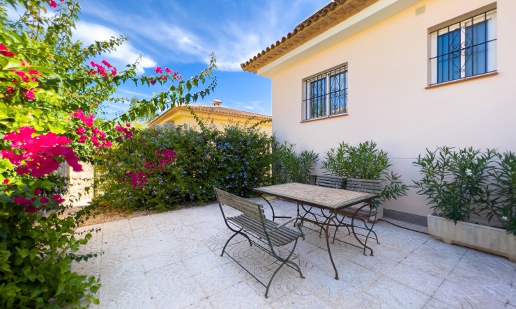Reventa - Villa -
Altea