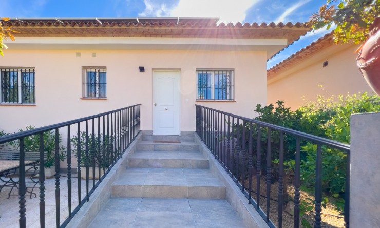 Reventa - Villa -
Altea