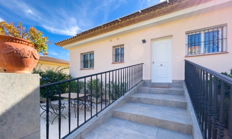 Reventa - Villa -
Altea