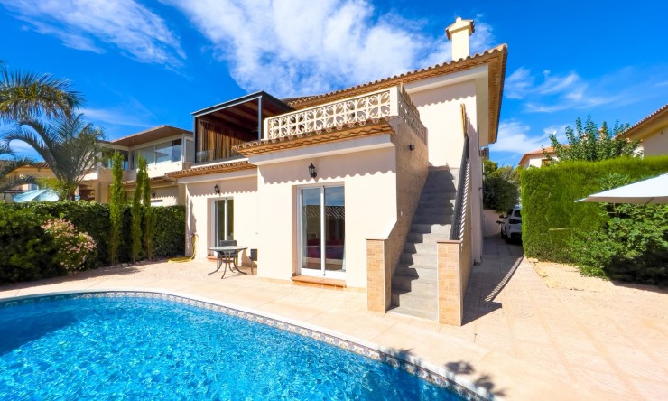 Reventa - Villa -
Altea