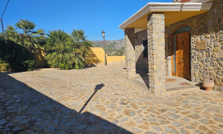 Long Term Rental - Villa -
Callosa De Ensarrià