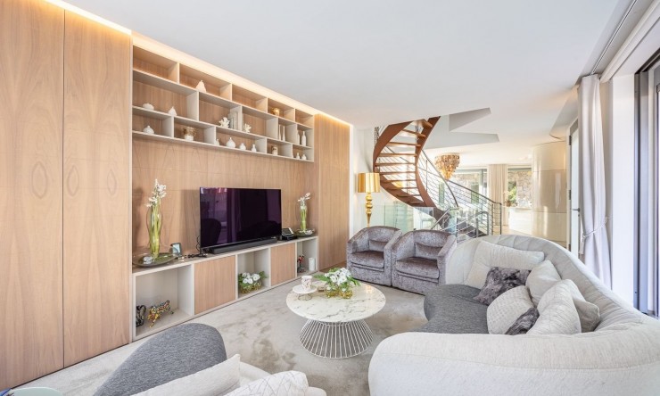 Resale - Villa -
Finestrat