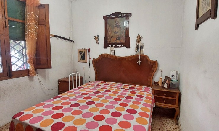 Resale - Villa -
Benidorm
