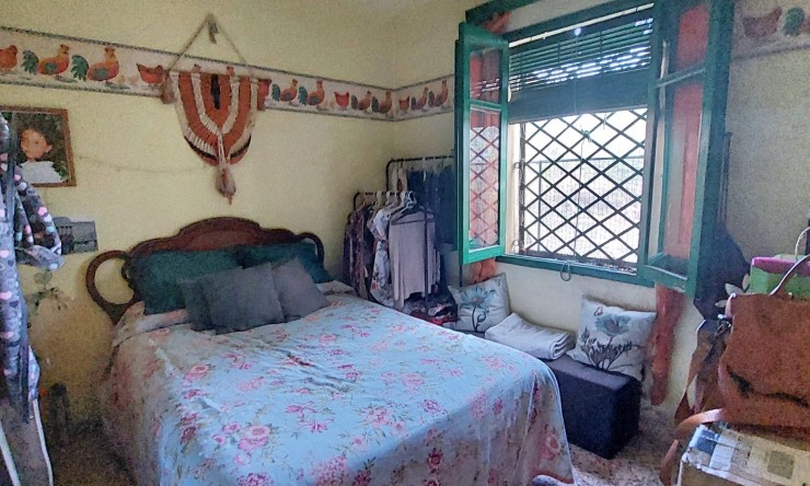 Resale - Villa -
Benidorm