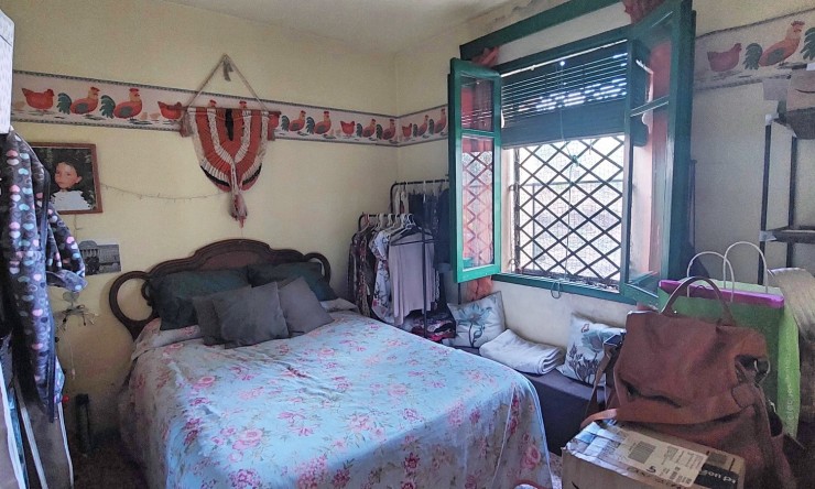 Resale - Villa -
Benidorm