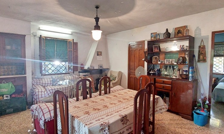 Resale - Villa -
Benidorm