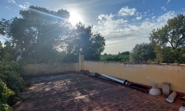 Resale - Villa -
Benidorm
