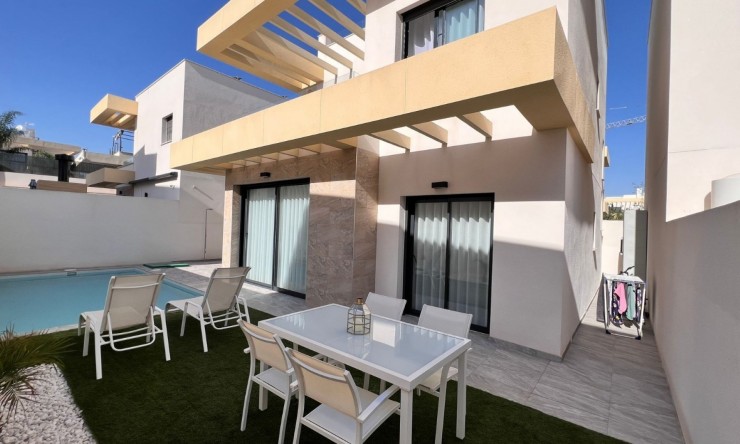 Resale - Villa -
Los Montesinos