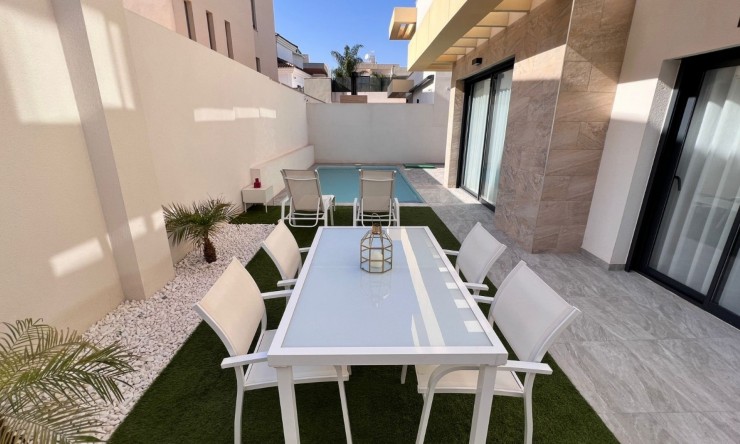 Resale - Villa -
Los Montesinos