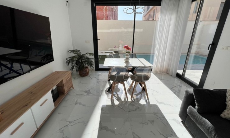 Resale - Villa -
Los Montesinos