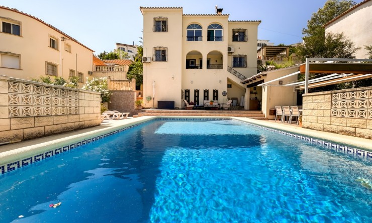 Resale - Villa -
Pedreguer