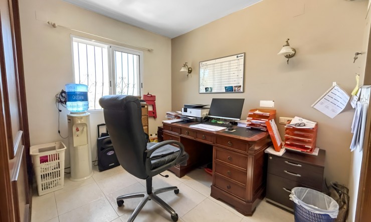 Resale - Villa -
Pedreguer