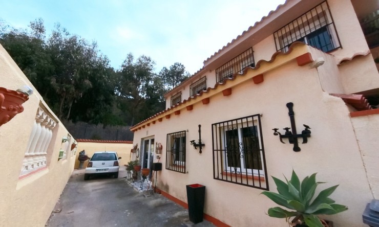 Resale - Villa -
Albir