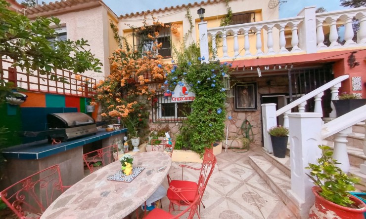 Resale - Villa -
Albir