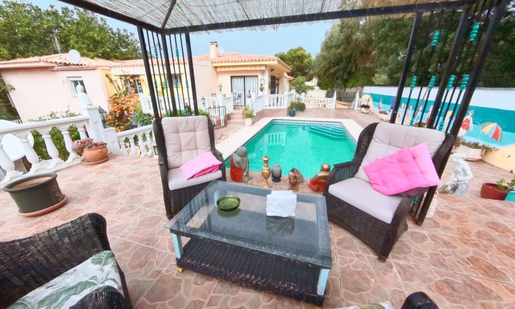 Resale - Villa -
Albir