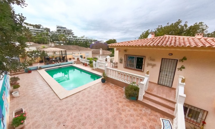 Resale - Villa -
Albir