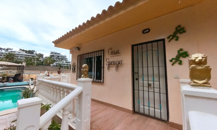 Resale - Villa -
Albir