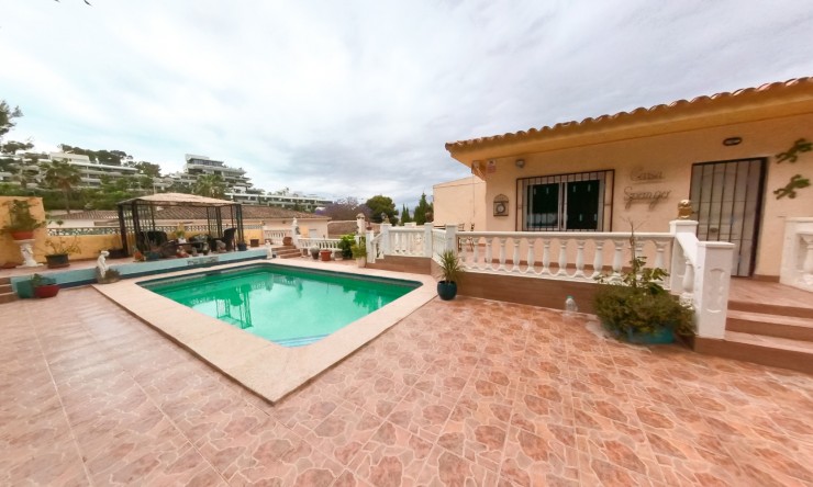 Resale - Villa -
Albir