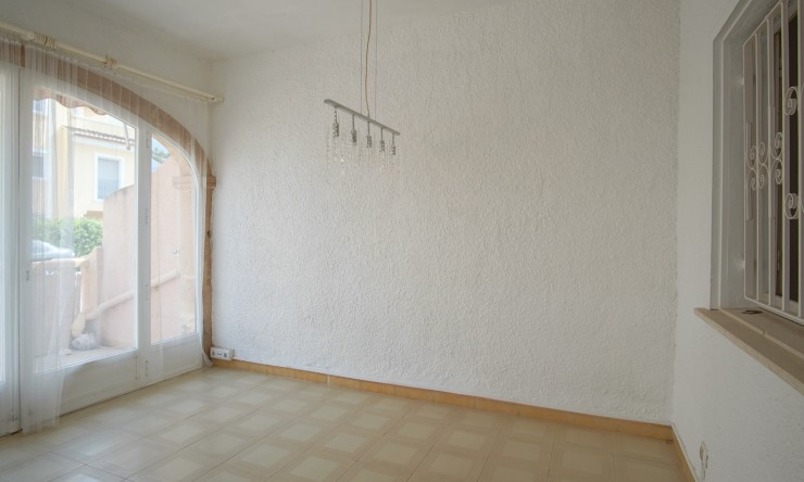 Resale - Apartment -
Denia