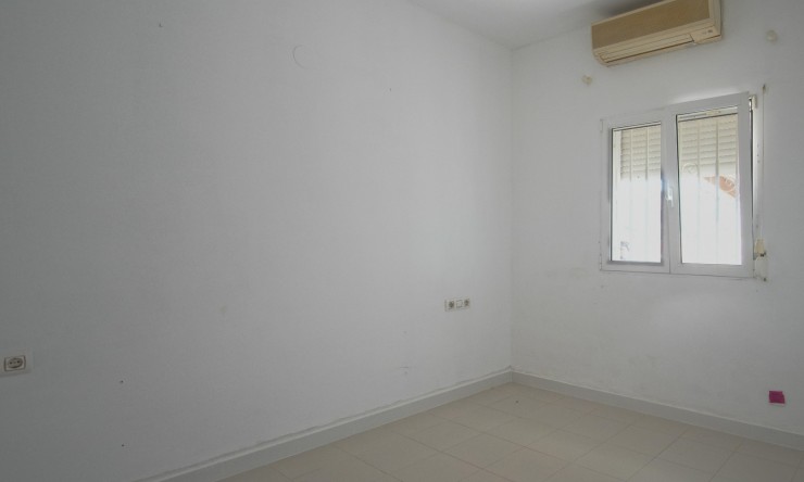 Resale - Apartment -
Denia