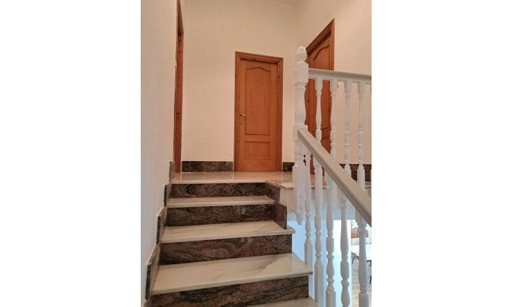 Wiederverkauf - Finca -
Orihuela